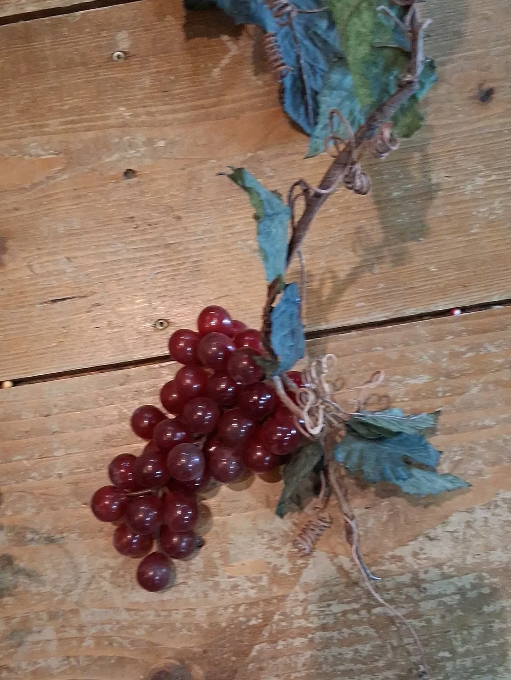 Botanical‎ grape leaf and fruit garland featuring faux clusters of grapes